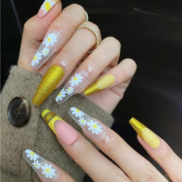 Press on nails - Picture 2 of 4